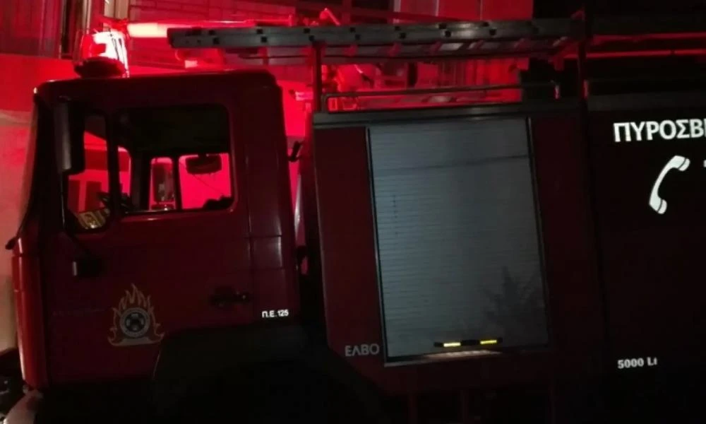 Συναγερμός στην Καλλιθέα: Φωτιά σε διαμέρισμα πολυκατοικίας στη Θησέως